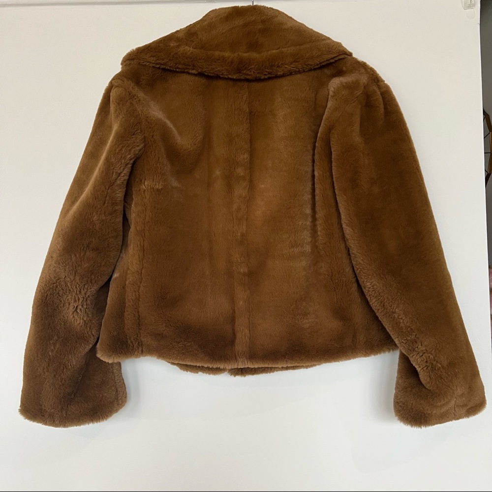 Vince Plush Faux-Fur Coat Double Breast Cropped in Walnut - Picture 3 of 6